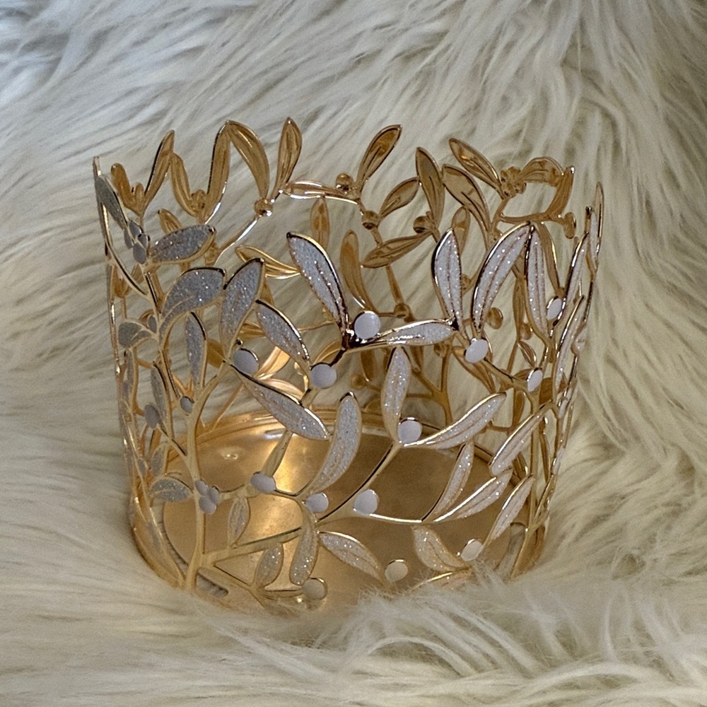 Bath and Body Works Gold and White Holly Holiday Candle Holder